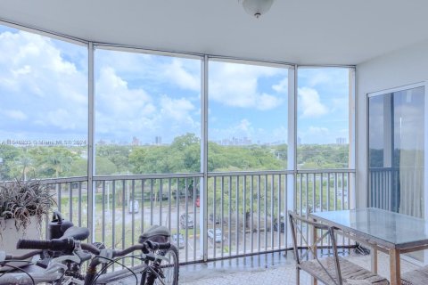 Condominio en venta en Miami, Florida, 2 dormitorios, 122.17 m2 № 1355060 - foto 6