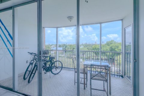 Condominio en venta en Miami, Florida, 2 dormitorios, 122.17 m2 № 1355060 - foto 5