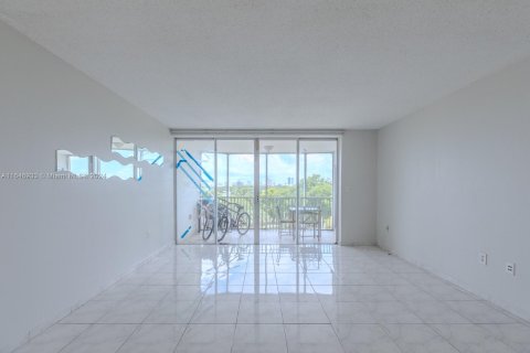 Condominio en venta en Miami, Florida, 2 dormitorios, 122.17 m2 № 1355060 - foto 4