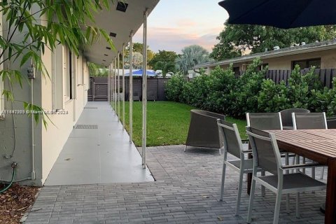 House in Wilton Manors, Florida 2 bedrooms, 156.63 sq.m. № 1355061 - photo 13