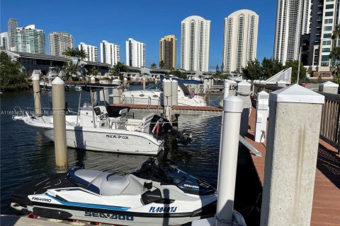 Condo in Sunny Isles Beach, Florida, 1 bedroom  № 1355099 - photo 1