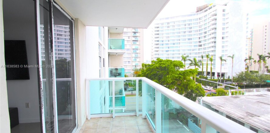 Condominio en Miami Beach, Florida, 1 dormitorio  № 1332403