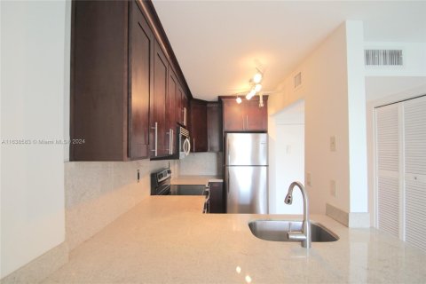 Condo in Miami Beach, Florida, 1 bedroom  № 1332403 - photo 8