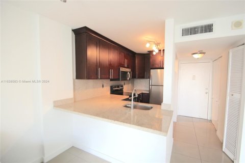 Condo in Miami Beach, Florida, 1 bedroom  № 1332403 - photo 6