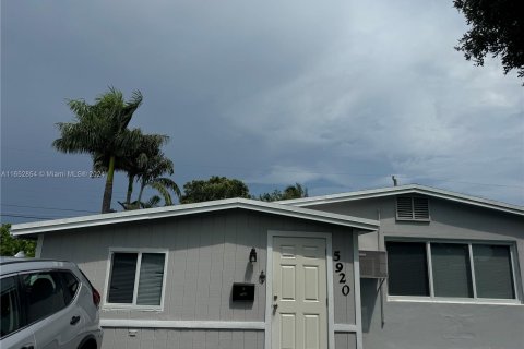 Villa ou maison à louer à Oakland Park, Floride: 3 chambres, 144.93 m2 № 1347616 - photo 1