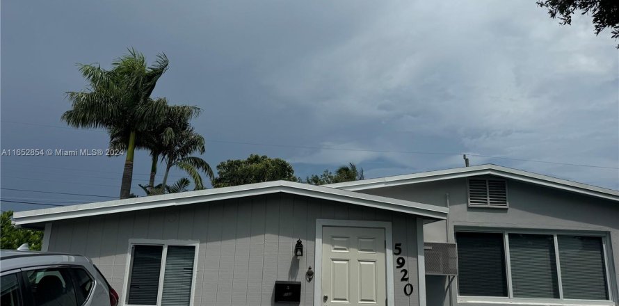 House in Oakland Park, Florida 3 bedrooms, 144.93 sq.m. № 1347616