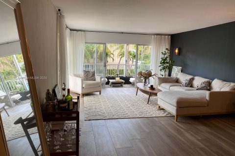 Condo in Key Biscayne, Florida, 2 bedrooms  № 1345490 - photo 8