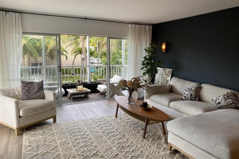 Condo in Key Biscayne, Florida, 2 bedrooms  № 1345490 - photo 9