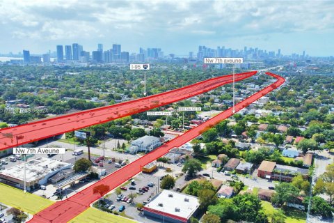 Propiedad comercial en venta en Miami, Florida № 1101929 - foto 1