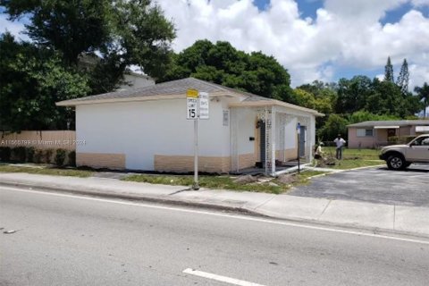 Propiedad comercial en venta en Miami, Florida № 1101929 - foto 2