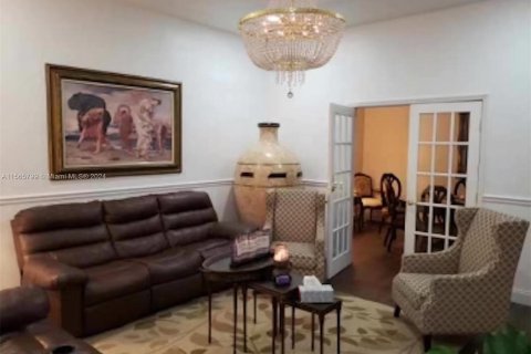 Propiedad comercial en venta en Miami, Florida № 1101929 - foto 4