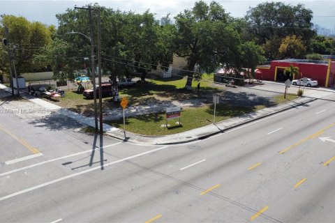 Propiedad comercial en venta en Miami, Florida № 1101929 - foto 5