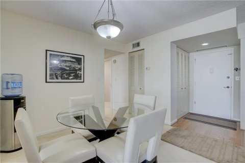 Copropriété à vendre à Fort Lauderdale, Floride: 2 chambres, 118.54 m2 № 1102215 - photo 18