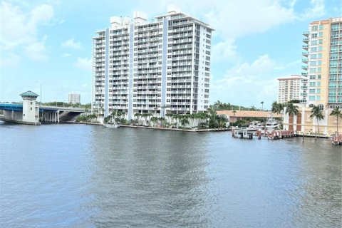 Condo in Fort Lauderdale, Florida, 2 bedrooms  № 936776 - photo 25