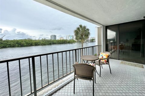 Condo in Fort Lauderdale, Florida, 2 bedrooms  № 936776 - photo 26