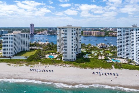 Copropriété à vendre à Boca Raton, Floride: 2 chambres, 134.52 m2 № 1183739 - photo 1