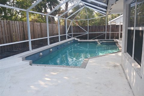 House in Coconut Creek, Florida 4 bedrooms, 223.06 sq.m. № 1183741 - photo 2