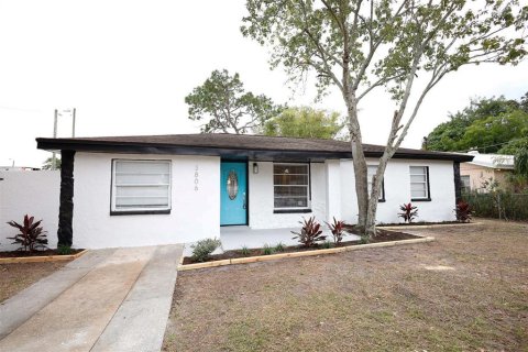House in Tampa, Florida 4 bedrooms, 164.81 sq.m. № 870462 - photo 25