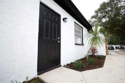 House in Tampa, Florida 4 bedrooms, 164.81 sq.m. № 870462 - photo 12