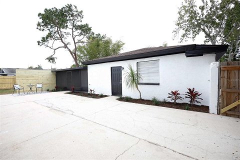 House in Tampa, Florida 4 bedrooms, 164.81 sq.m. № 870462 - photo 13