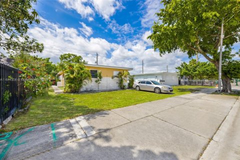 Immobilier commercial à vendre à Opa-locka, Floride: 190.82 m2 № 1325890 - photo 4