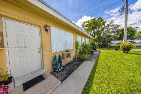 Immobilier commercial à vendre à Opa-locka, Floride: 190.82 m2 № 1325890 - photo 6