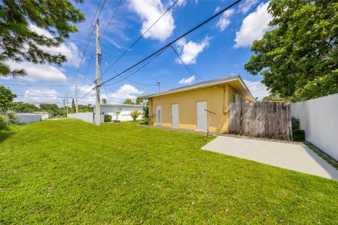 Immobilier commercial à vendre à Opa-locka, Floride: 190.82 m2 № 1325890 - photo 11