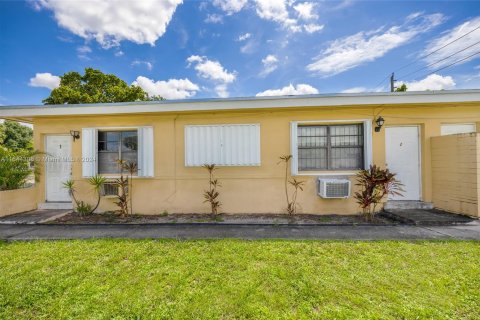 Immobilier commercial à vendre à Opa-locka, Floride: 190.82 m2 № 1325890 - photo 10