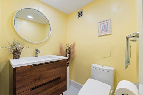 Condo in Fort Lauderdale, Florida, 1 bedroom  № 1401349 - photo 29