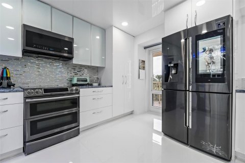 Condo in Fort Lauderdale, Florida, 1 bedroom  № 1401349 - photo 19