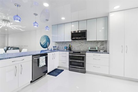 Condo in Fort Lauderdale, Florida, 1 bedroom  № 1401349 - photo 21