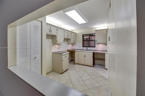 Condo in Coral Springs, Florida, 2 bedrooms  № 1401347 - photo 7