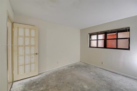 Condo in Coral Springs, Florida, 2 bedrooms  № 1401347 - photo 16