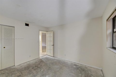 Condo in Coral Springs, Florida, 2 bedrooms  № 1401347 - photo 17