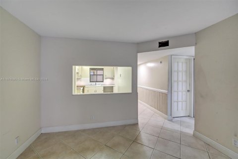 Condo in Coral Springs, Florida, 2 bedrooms  № 1401347 - photo 5