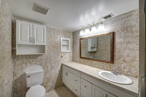 Condo in Coral Springs, Florida, 2 bedrooms  № 1401347 - photo 14