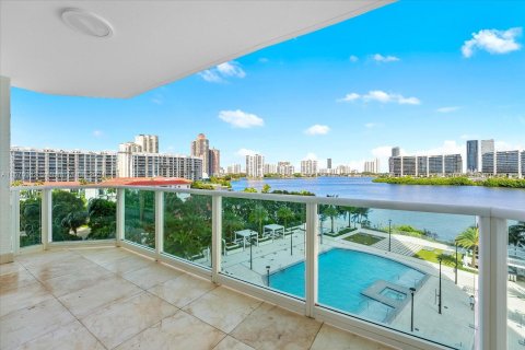 Condominio en venta en Aventura, Florida, 3 dormitorios, 285.12 m2 № 1401345 - foto 10