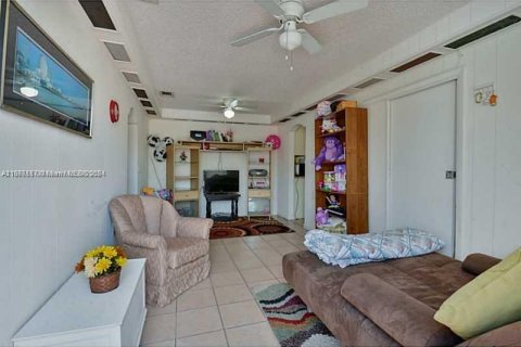 Casa en venta en Miami, Florida, 4 dormitorios, 162.02 m2 № 1401350 - foto 11