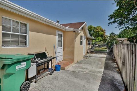 Casa en venta en Miami, Florida, 4 dormitorios, 162.02 m2 № 1401350 - foto 13