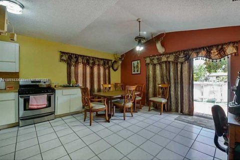 Casa en venta en Miami, Florida, 4 dormitorios, 162.02 m2 № 1401350 - foto 9