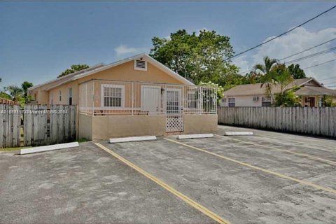 Casa en venta en Miami, Florida, 4 dormitorios, 162.02 m2 № 1401350 - foto 1