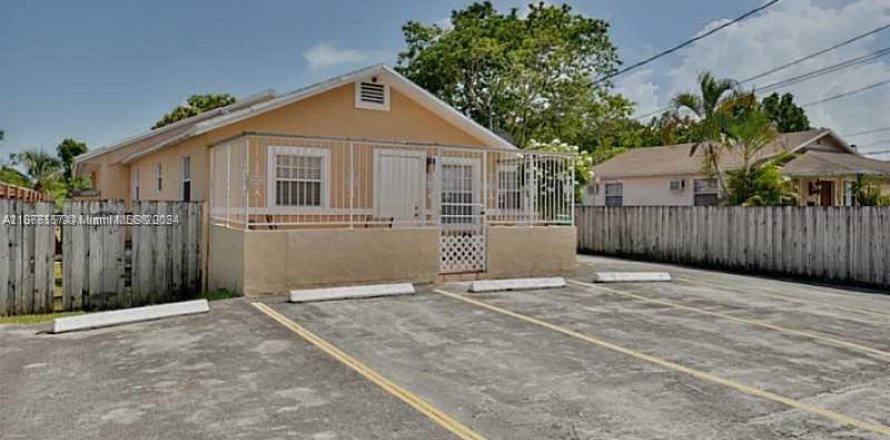 Casa en Miami, Florida 4 dormitorios, 162.02 m2 № 1401350