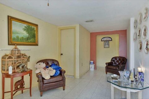 Casa en venta en Miami, Florida, 4 dormitorios, 162.02 m2 № 1401350 - foto 10