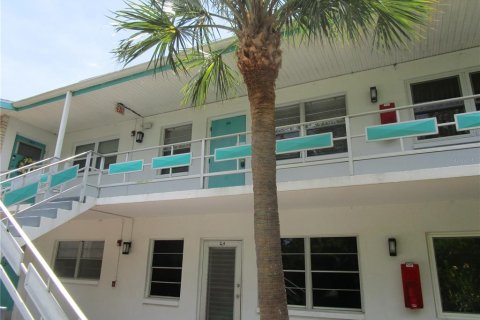 Condo in Saint Petersburg, Florida, 1 bedroom  № 1322937 - photo 1