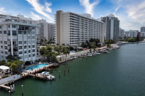 Condominio en venta en Miami Beach, Florida, 3 dormitorios, 186.73 m2 № 1351582 - foto 30