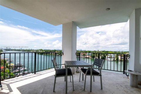 Condominio en venta en Miami Beach, Florida, 3 dormitorios, 186.73 m2 № 1351582 - foto 1