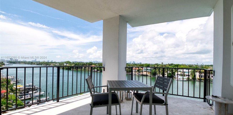 Condominio en Miami Beach, Florida, 3 dormitorios  № 1351582