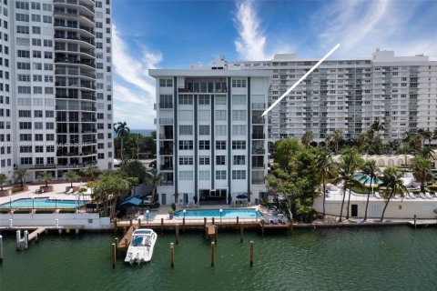 Condominio en venta en Miami Beach, Florida, 3 dormitorios, 186.73 m2 № 1351582 - foto 27