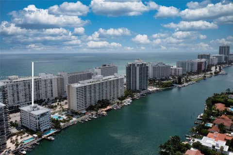 Condominio en venta en Miami Beach, Florida, 3 dormitorios, 186.73 m2 № 1351582 - foto 28