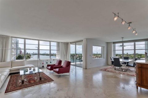 Condominio en venta en Miami Beach, Florida, 3 dormitorios, 186.73 m2 № 1351582 - foto 2